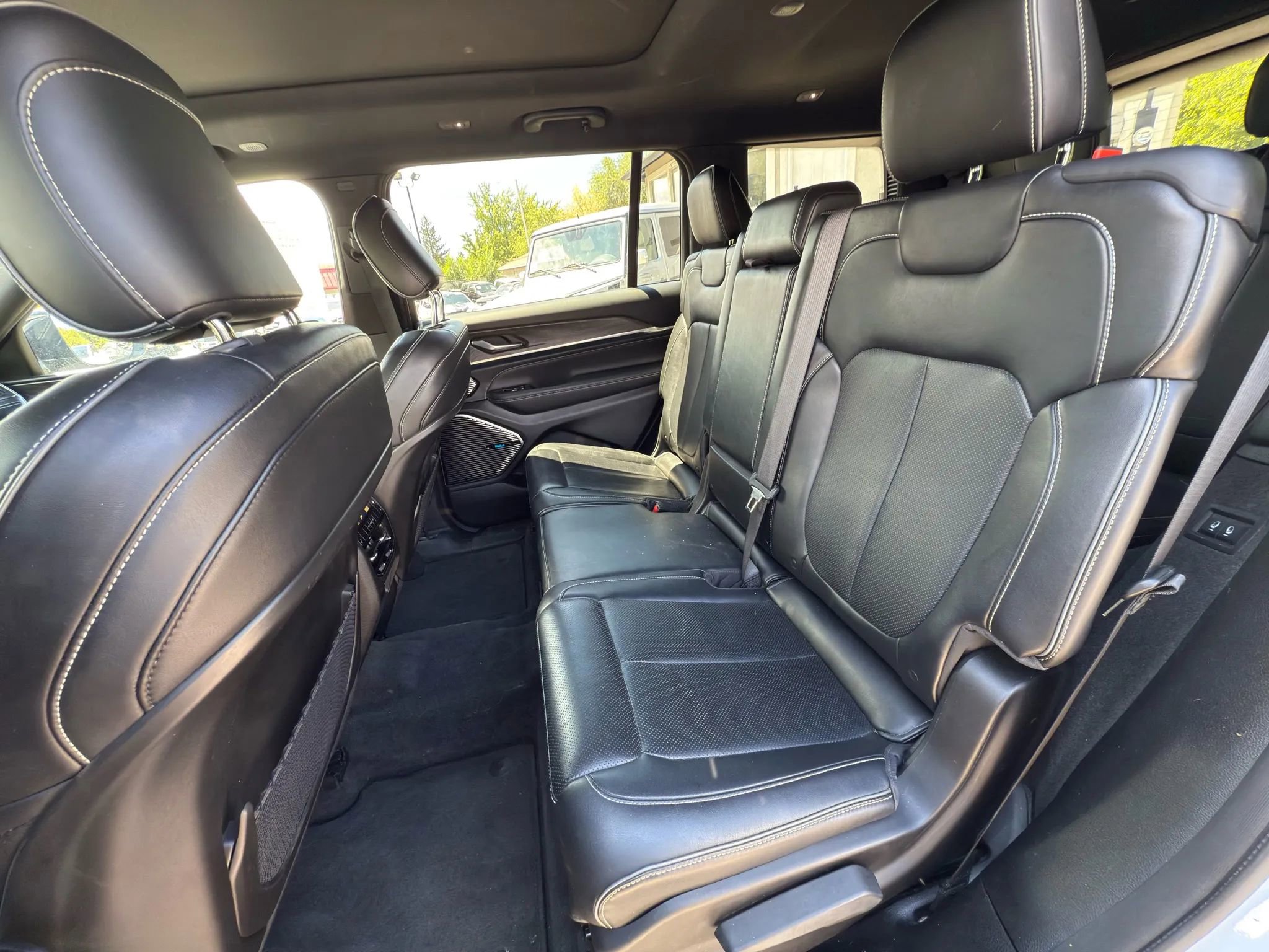 Used 2021 Jeep Grand Cherokee L Overland image 24