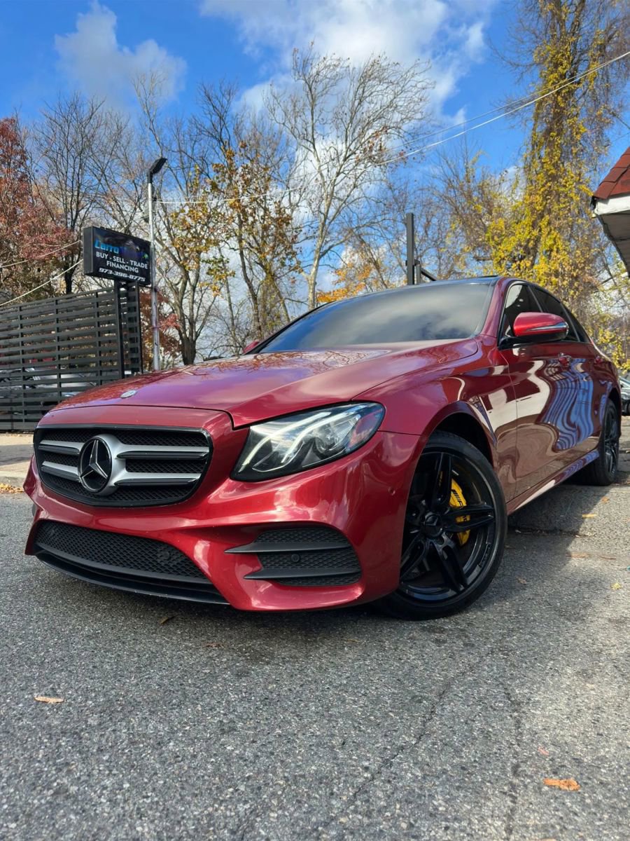 Used 2017 Mercedes-Benz E 300 4MATIC image 3