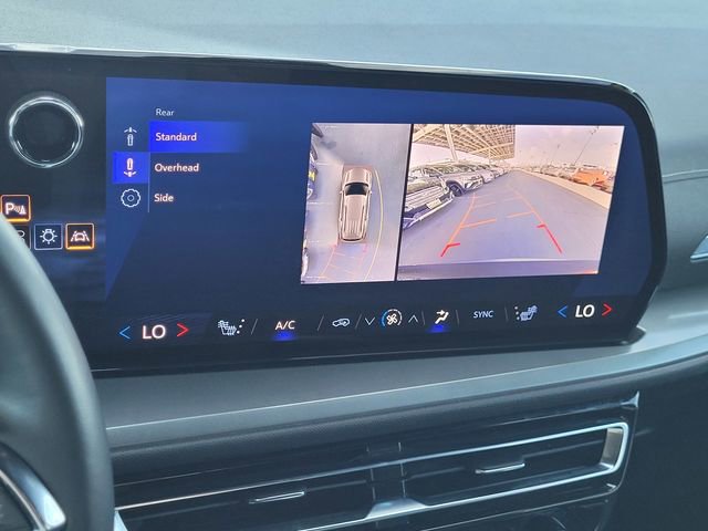 Used 2024 Chevrolet Traverse LT image 10