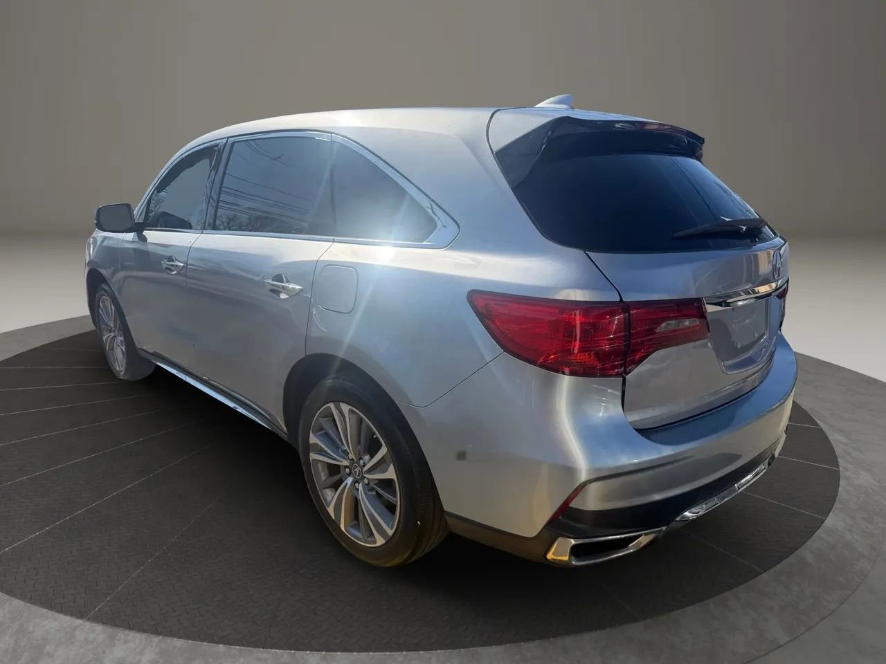 Used 2017 Acura MDX SH-AWD w/ Tech & Entertainment image 4