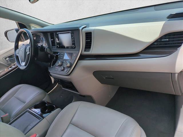 Used 2020 Toyota Sienna XLE w/ Entertainment Package FWD image 24