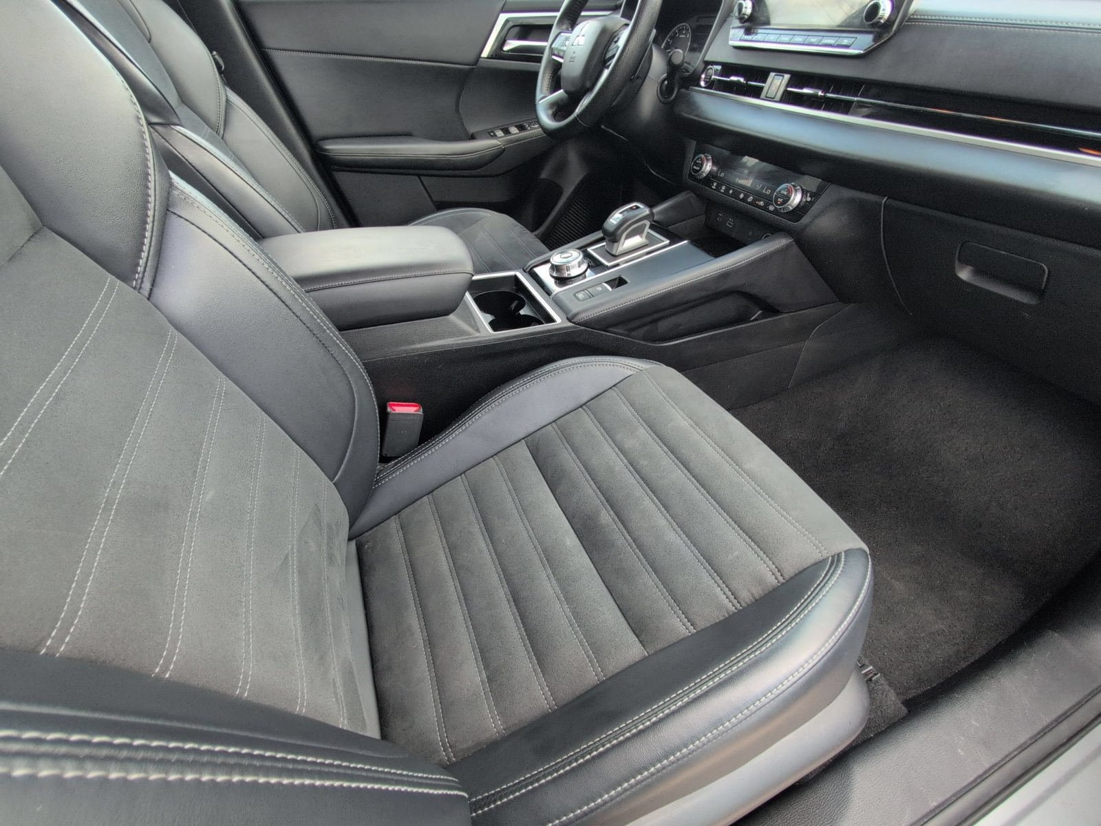 Used 2024 Mitsubishi Outlander SE AWD/4WD image 30