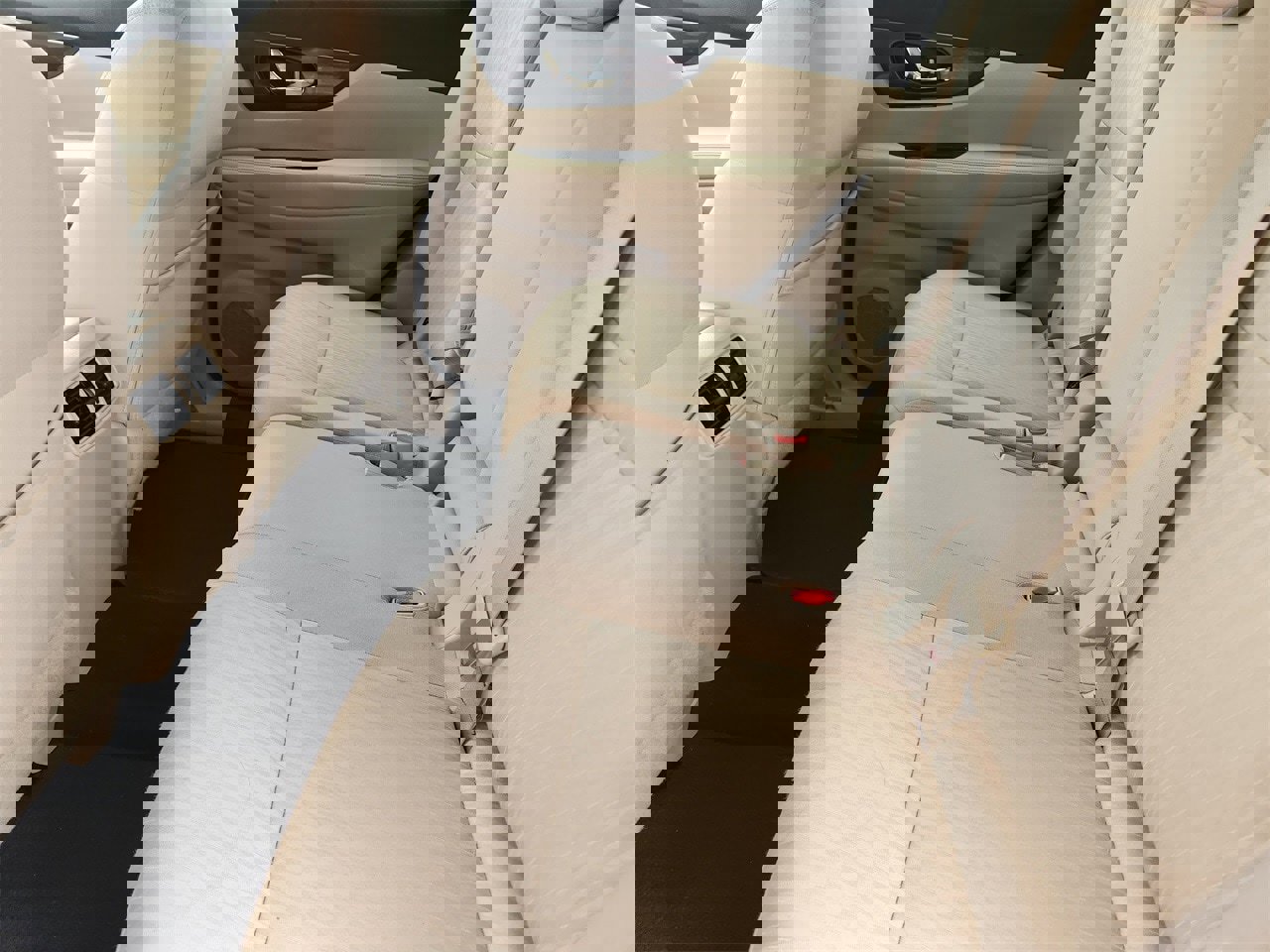 Used 2018 Nissan Rogue SV image 28