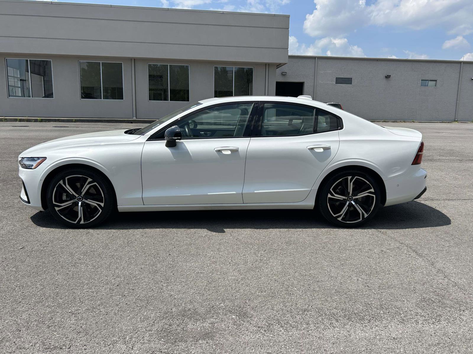 Certified 2024 Volvo S60 B5 Plus w/ Climate Package AWD/4WD image 6