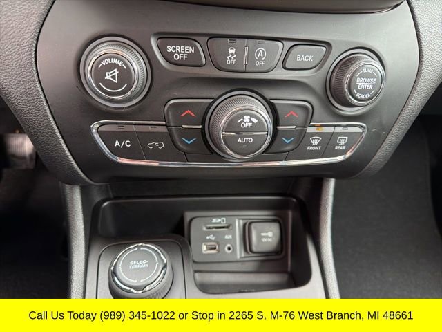Used 2018 Jeep Cherokee Limited w/ Technology Group image 18