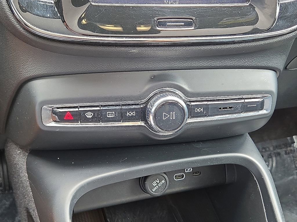 Used 2023 Volvo C40 Recharge Core AWD/4WD image 29