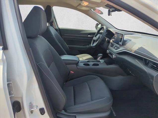 Used 2025 Nissan Altima 2.5 SV FWD image 21