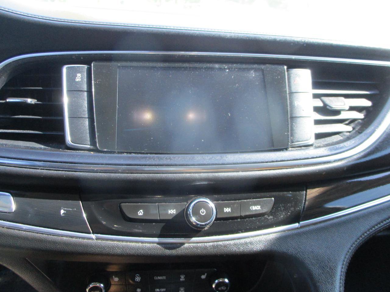 Used 2018 Buick Enclave Essence FWD image 17