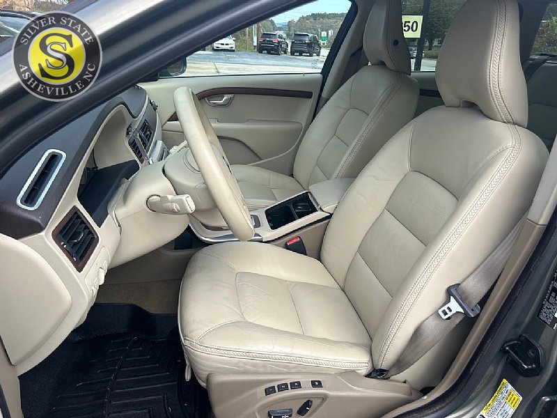 Used 2011 Volvo XC70 3.2 image 13