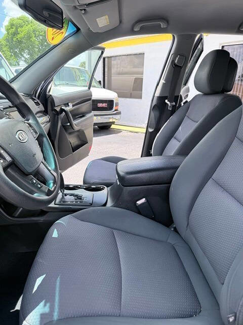 Used 2012 Kia Sorento LX w/ Convenience Pkg FWD image 10