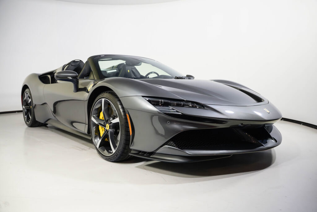 Used 2022 Ferrari SF90 Spider image 6