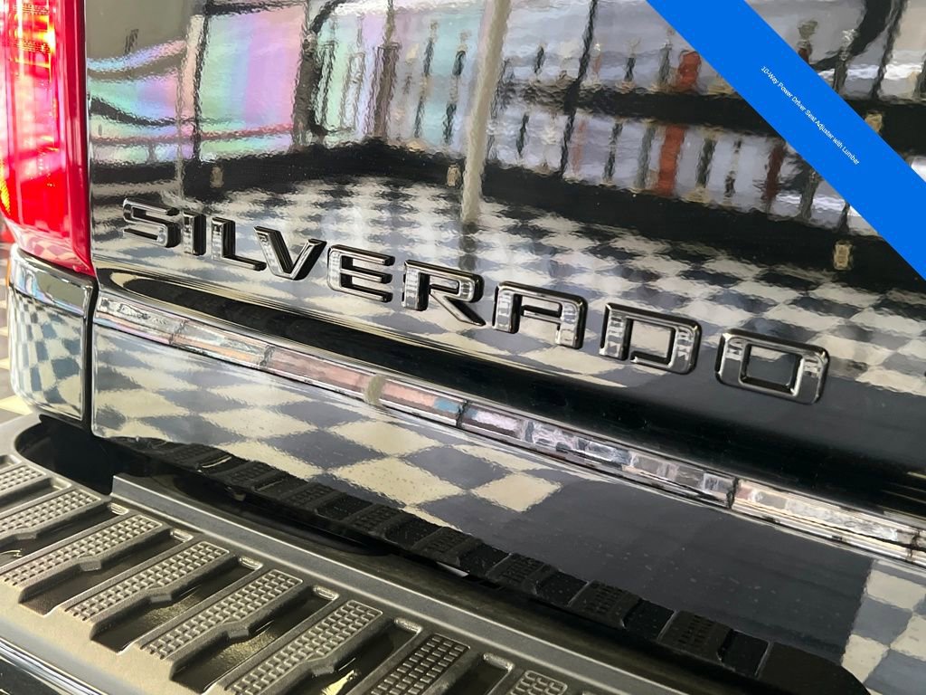 Used 2025 Chevrolet Silverado 2500 Custom w/ Custom Value Package image 18