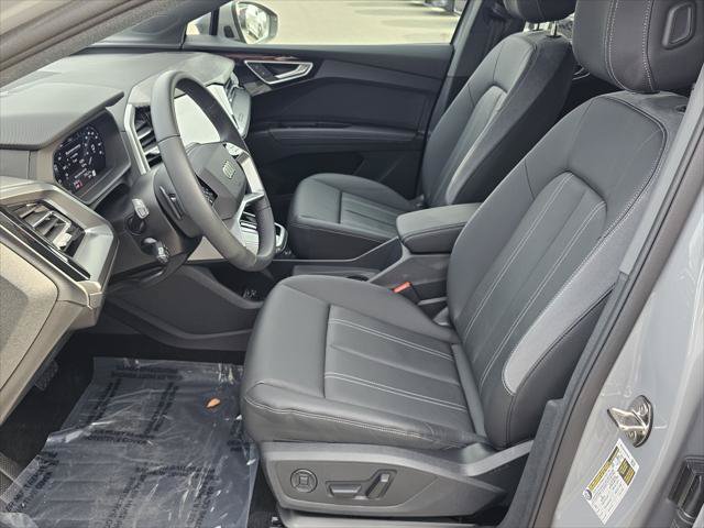 Used 2025 Audi Q4 e-tron Premium w/ Convenience Package AWD/4WD image 2