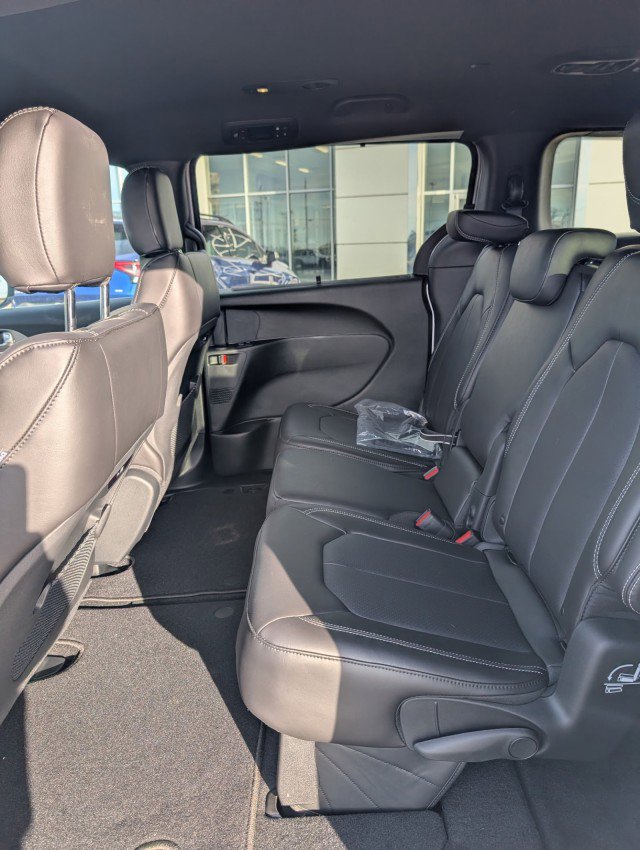 New 2026 Chrysler Pacifica Select image 19