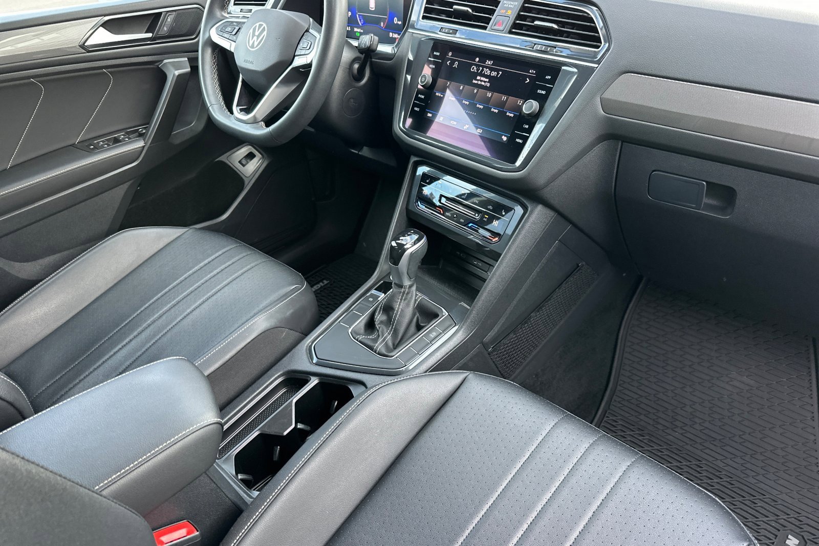 Used 2022 Volkswagen Tiguan SE image 18