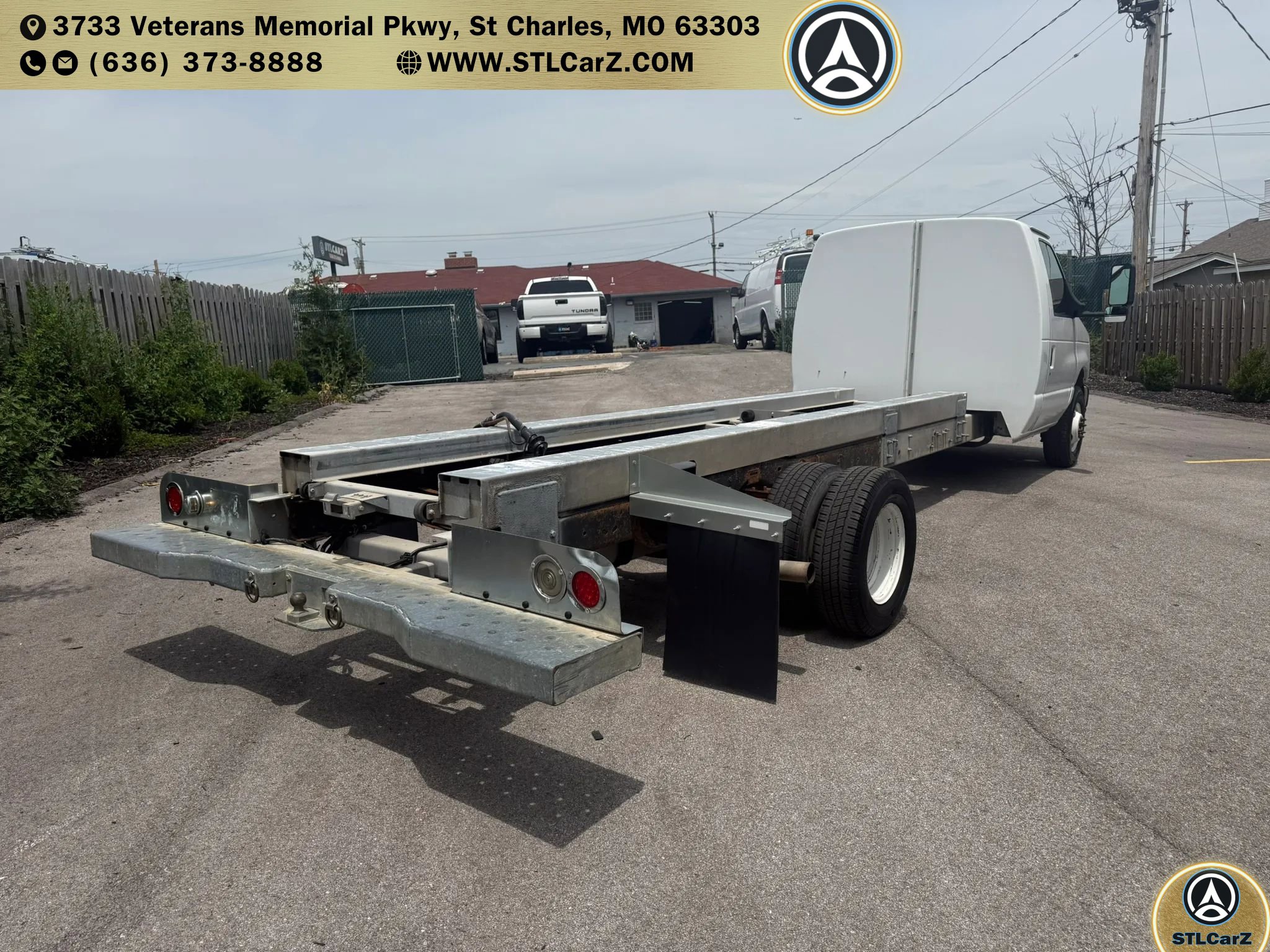 Used 2011 Ford E-450 and Econoline 450 Super Duty RWD image 3