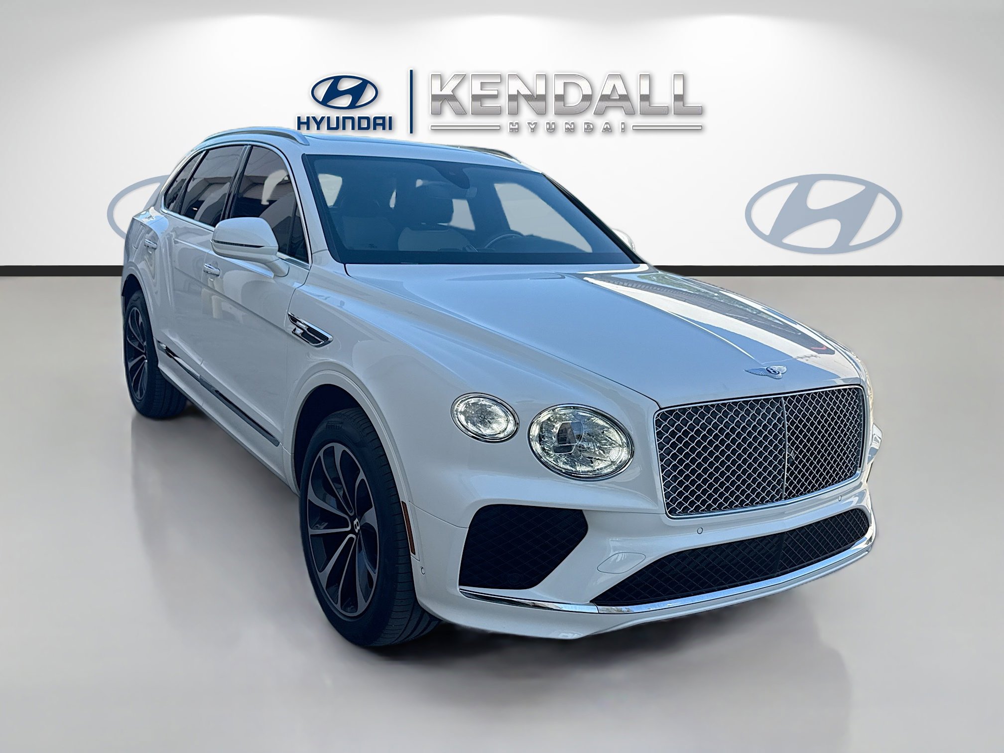 Used 2023 Bentley Bentayga AWD/4WD image 1