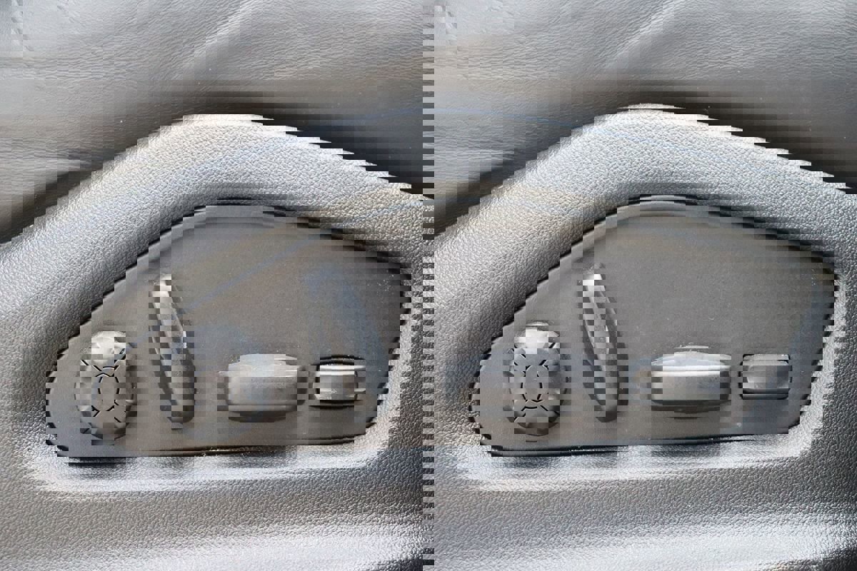 Used 2022 Porsche Cayenne Platinum Edition image 28