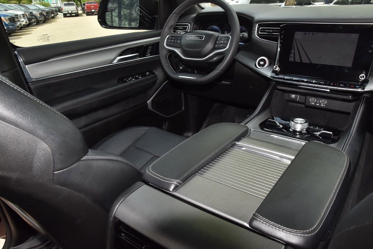 Used 2024 Jeep Wagoneer Series II w/ Convenience Group I image 16