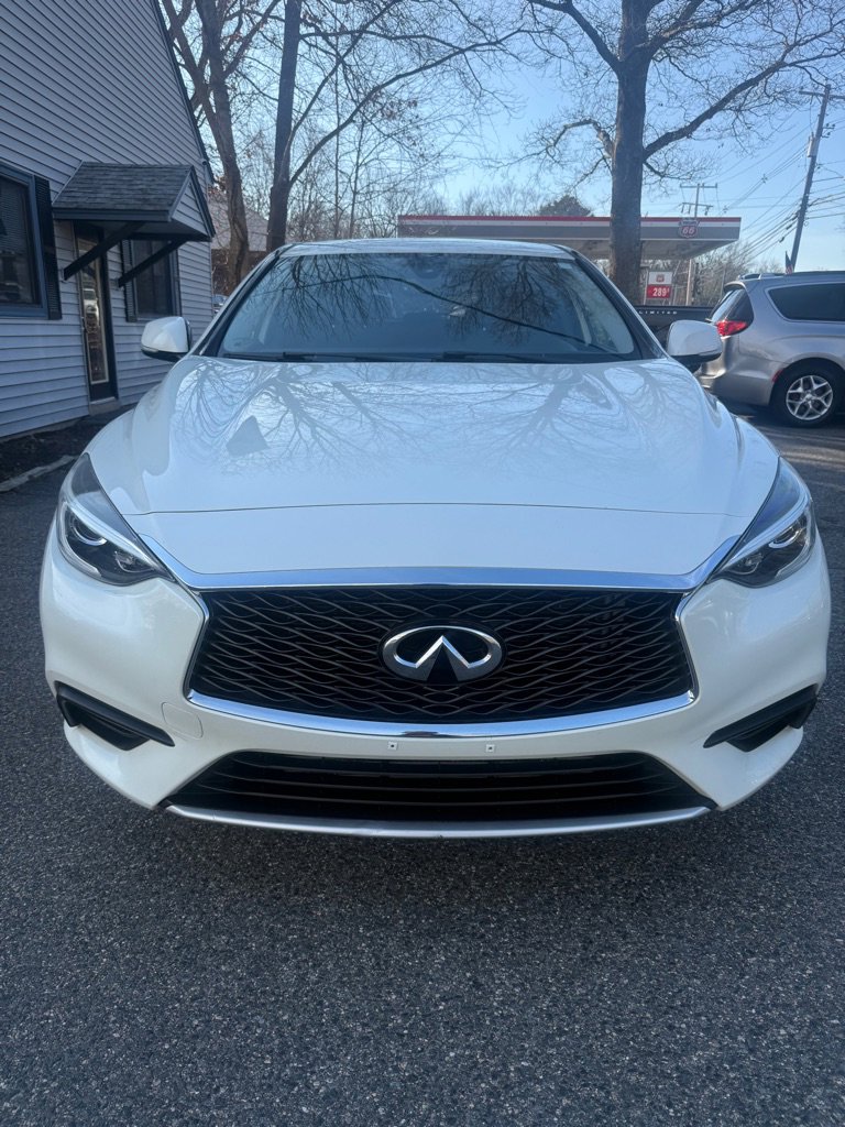 Used 2017 INFINITI QX30 image 2