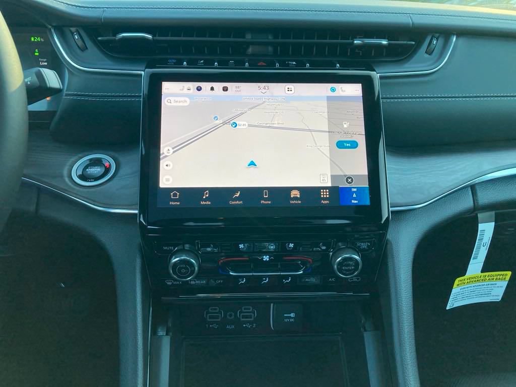 New 2024 Jeep Grand Cherokee Overland w/ Advanced Protech Group III AWD/4WD image 19