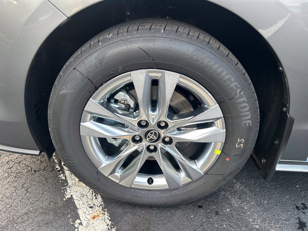 New 2026 Toyota Sienna XLE AWD/4WD image 29