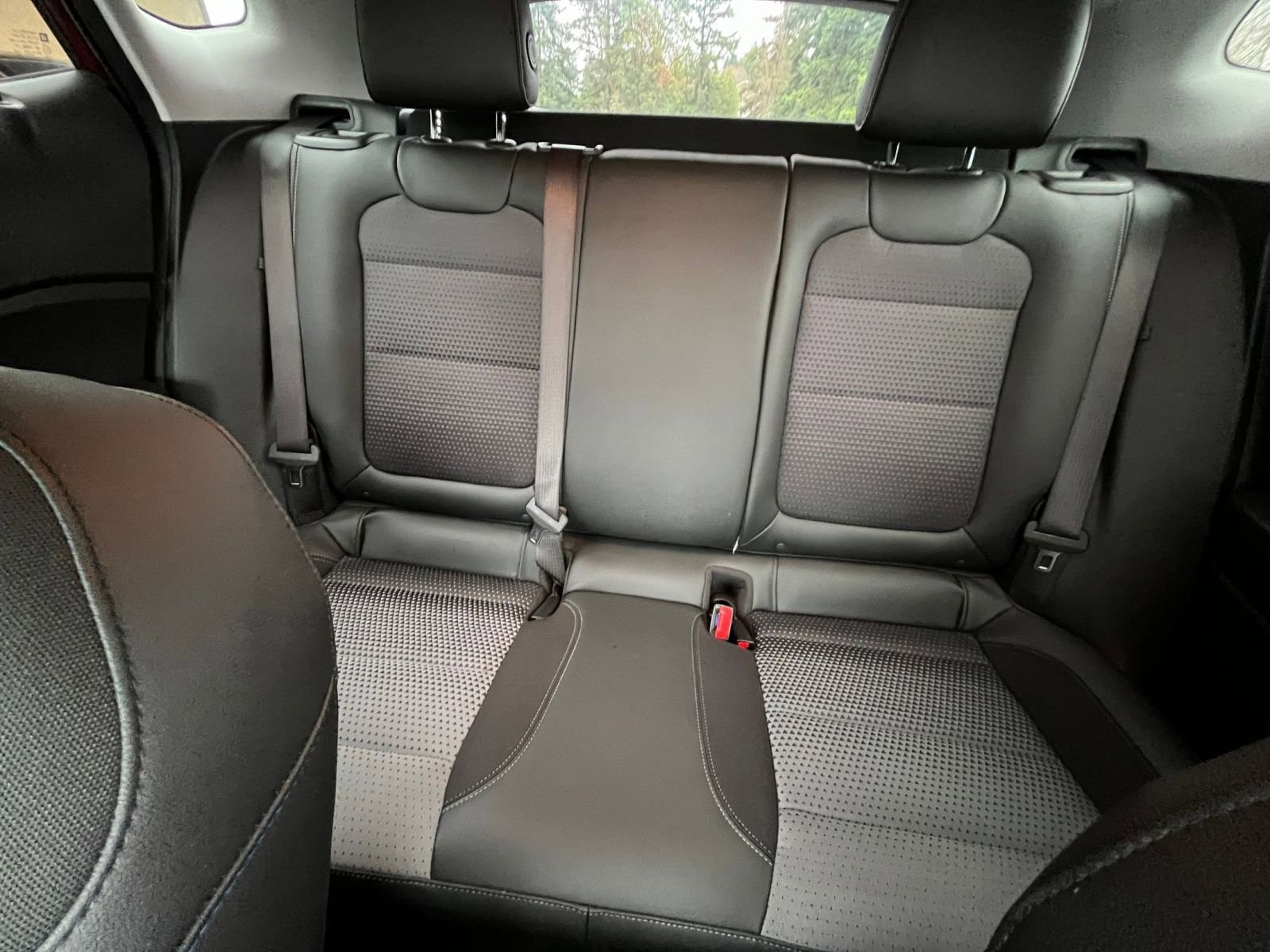 Used 2025 Chevrolet Trax LT FWD image 38