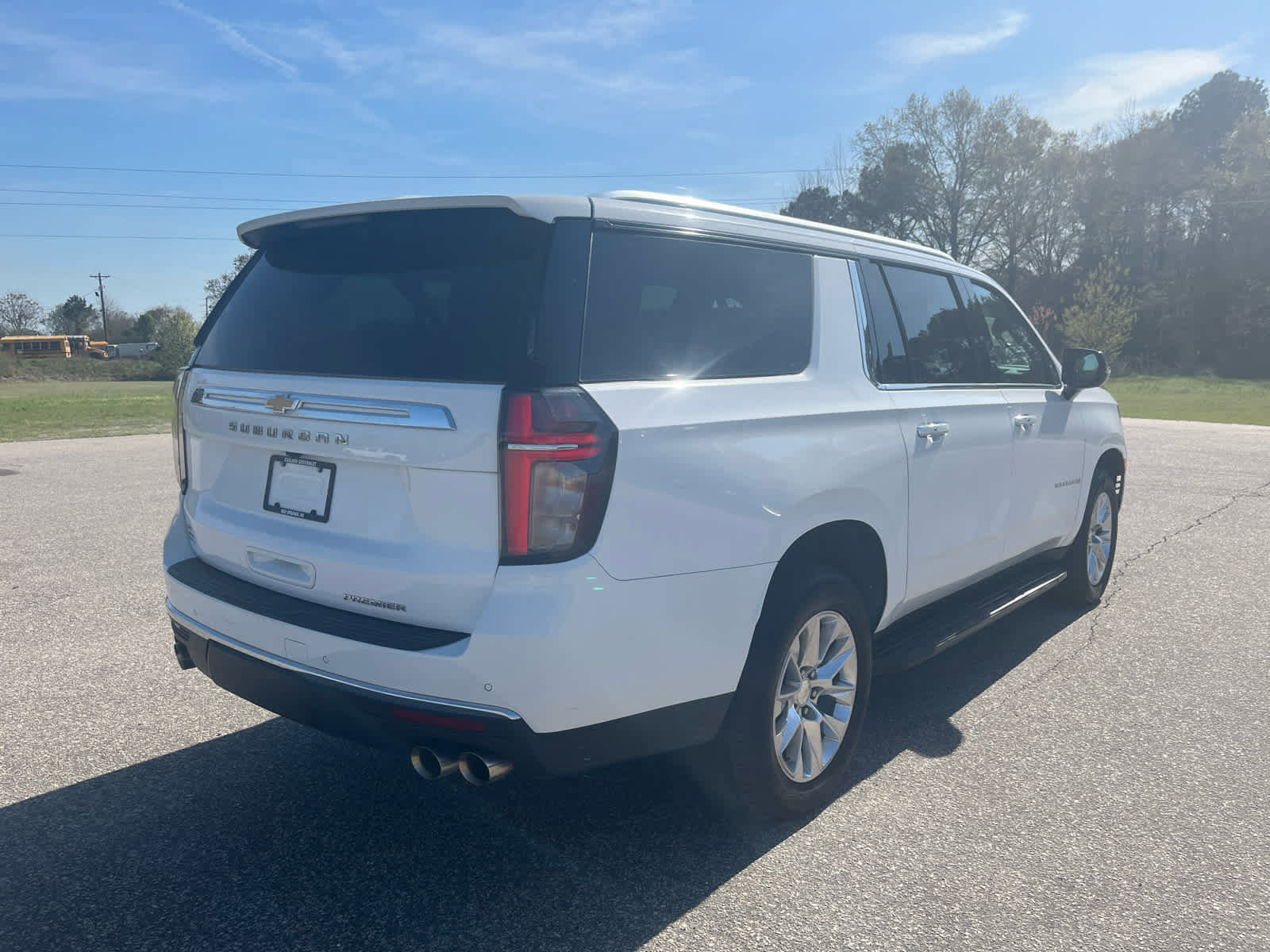 Used 2023 Chevrolet Suburban Premier image 5