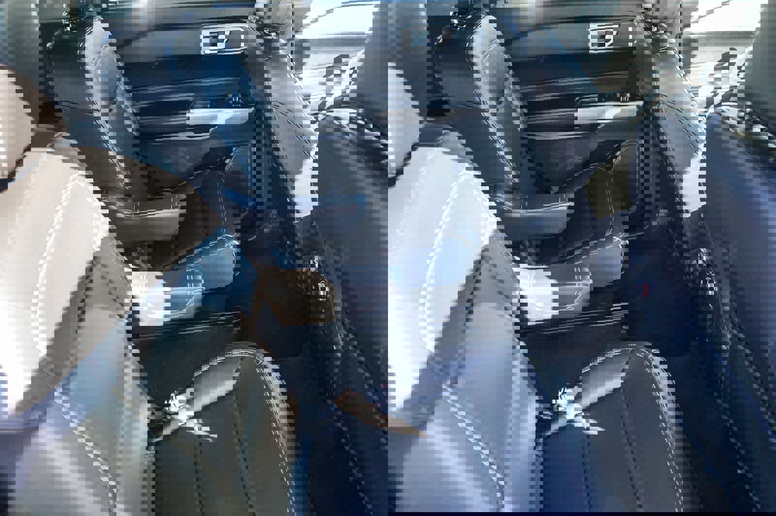 Used 2022 Ford Explorer XLT w/ Equipment Group 202A image 15