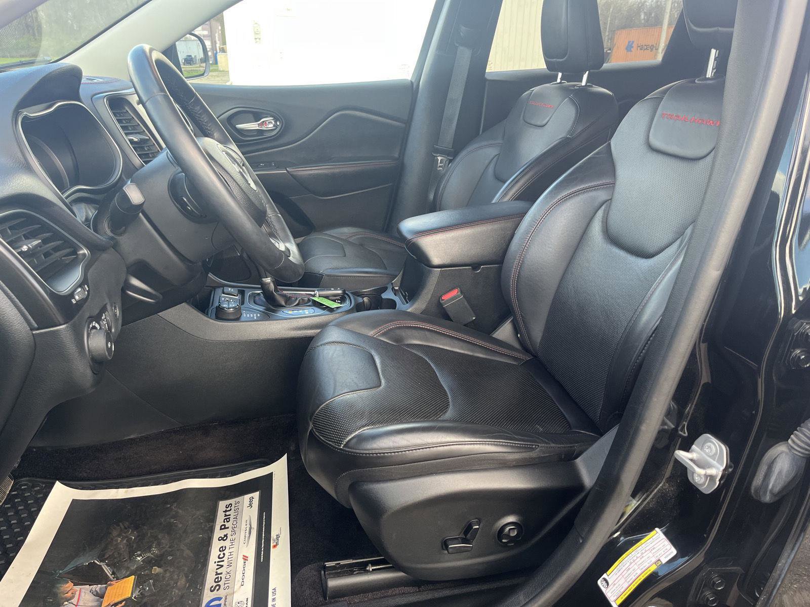 Used 2019 Jeep Cherokee Trailhawk image 15