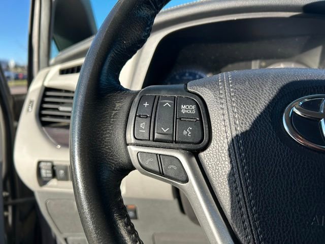 Used 2020 Toyota Sienna XLE w/ XLE Navigation Package AWD/4WD image 12