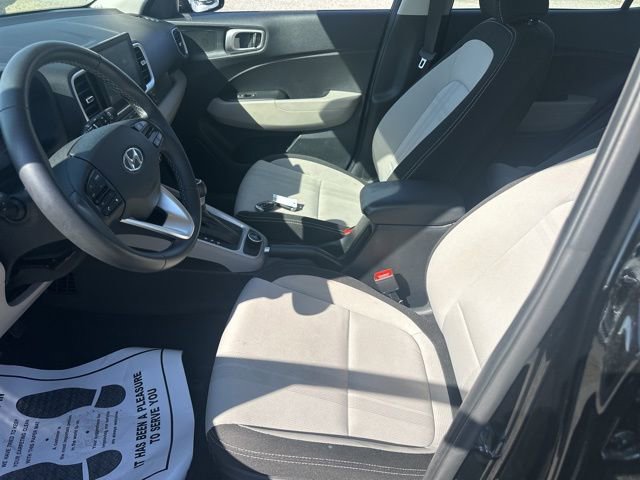 Used 2025 Hyundai Venue SEL image 16