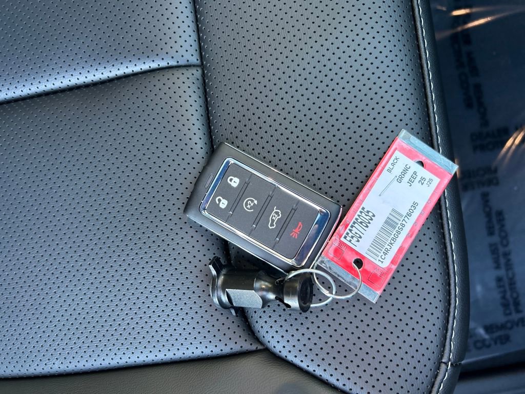 New 2025 Jeep Grand Cherokee L Limited w/ Luxury Tech Group II image 30