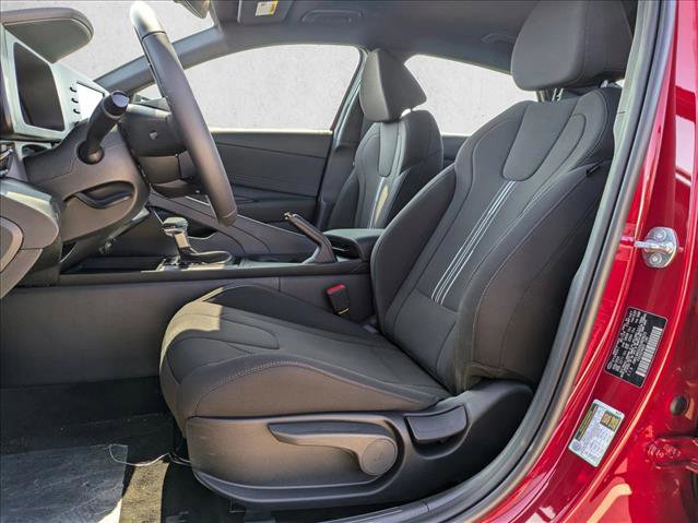 Used 2025 Hyundai Elantra Sport image 4