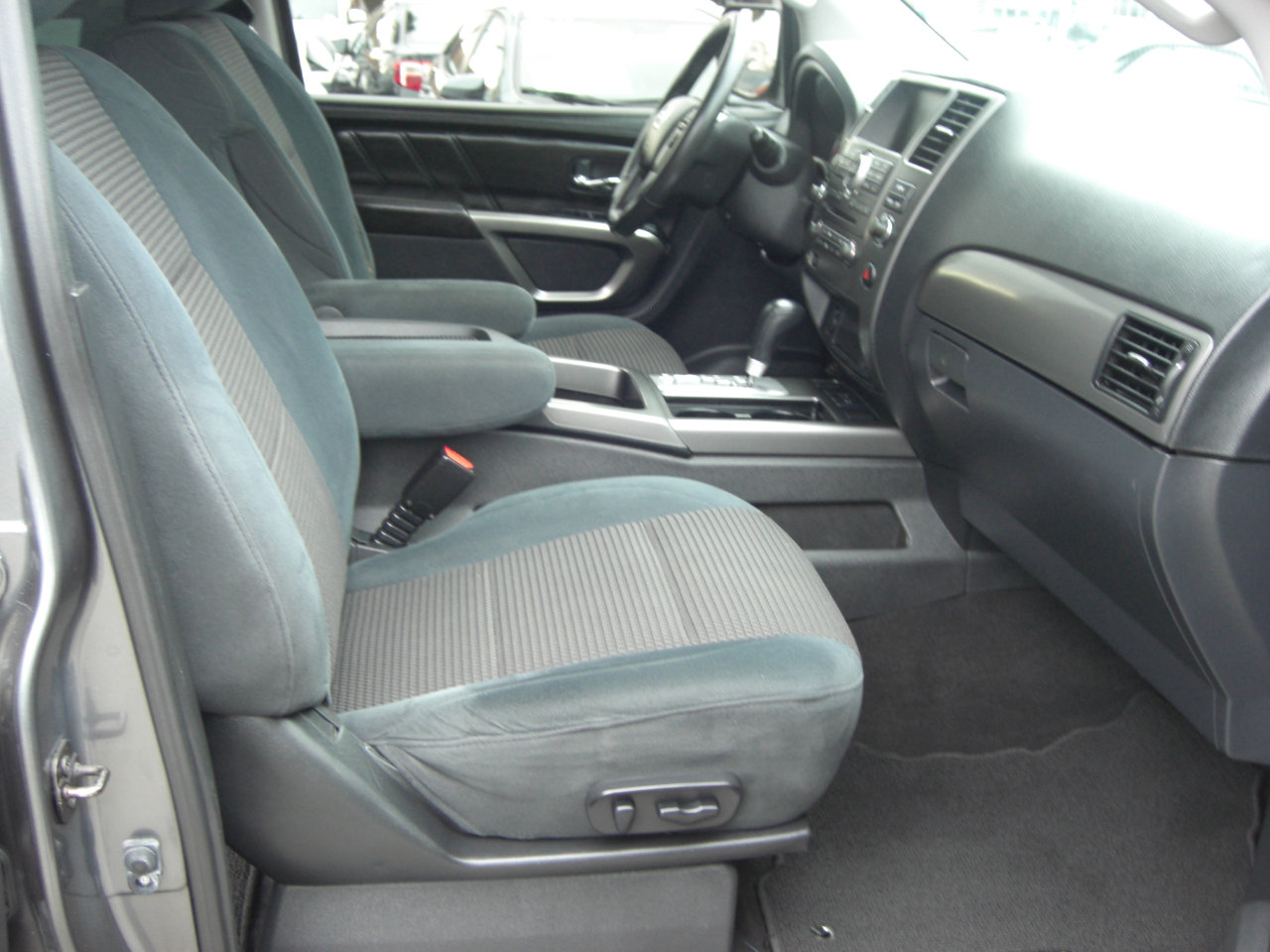 Used 2015 Nissan Armada SV image 16