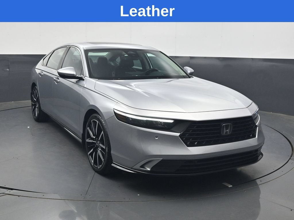 Used 2025 Honda Accord Touring image 2