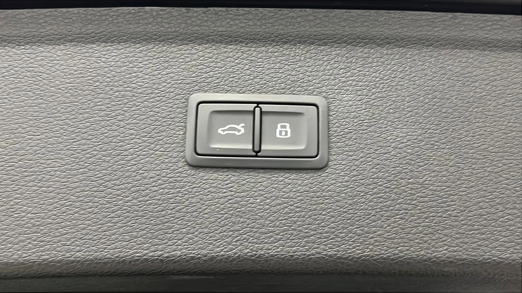 Used 2022 Audi Q5 2.0T Premium w/ Convenience Package image 29