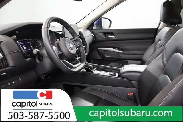Used 2025 Nissan Pathfinder SL w/ SL Premium Package AWD/4WD image 13