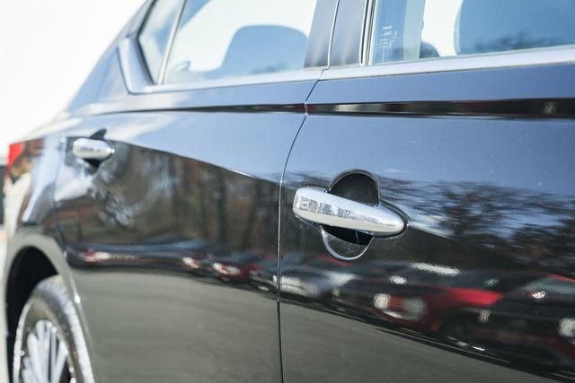 Used 2023 Nissan Altima 2.5 SV w/ SV Premium Package image 18