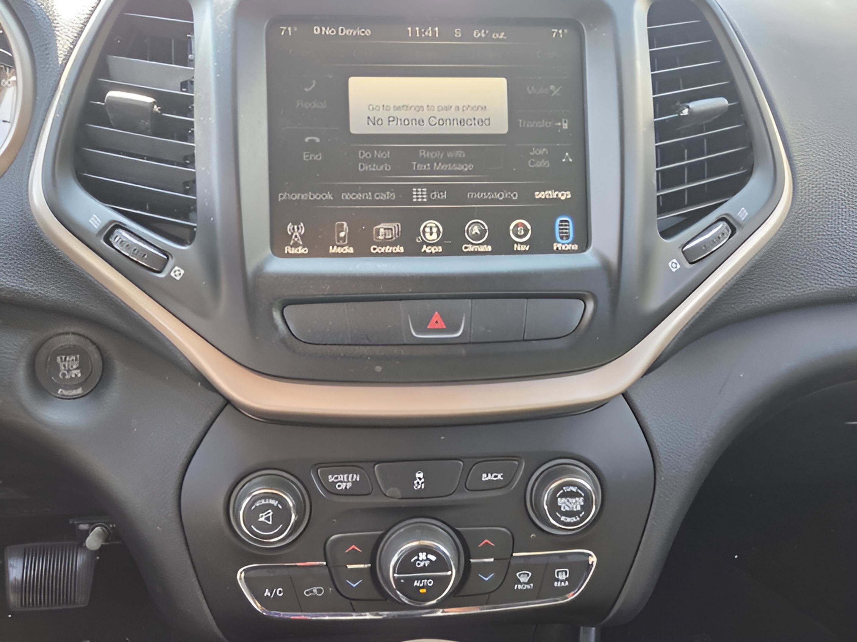 Used 2014 Jeep Cherokee Latitude w/ Comfort/Convenience Group image 24