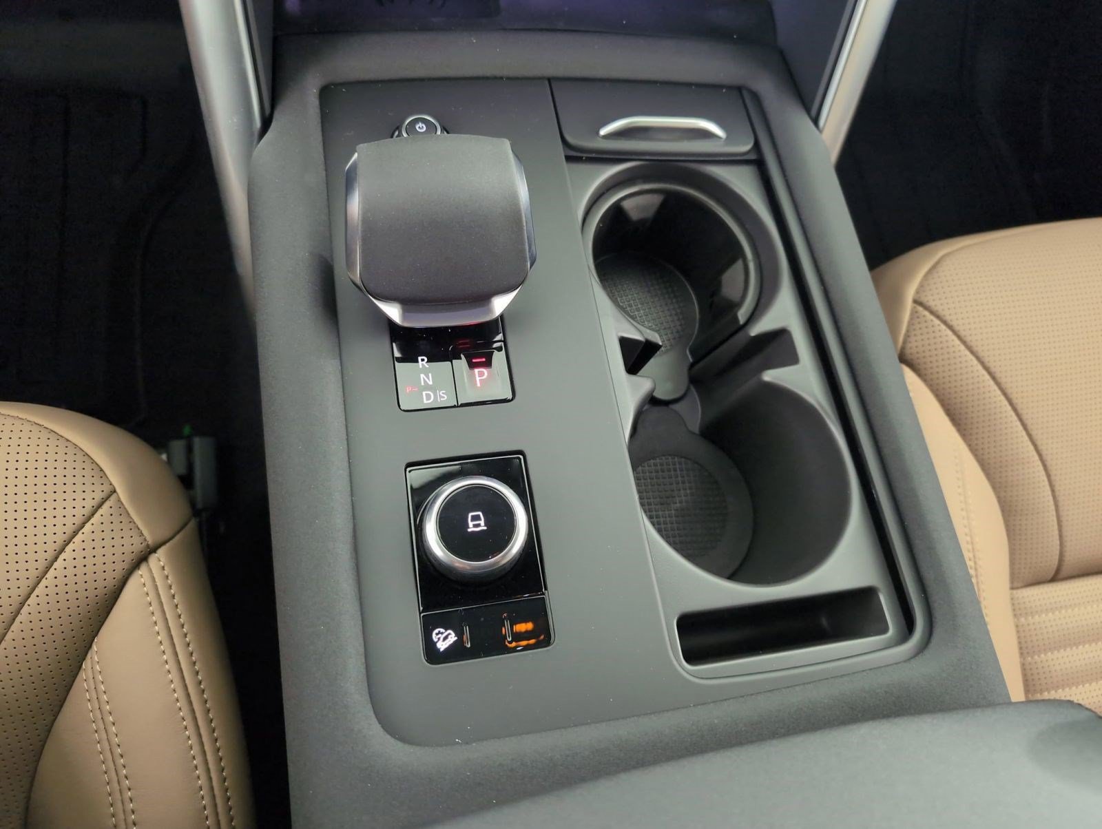 Used 2025 Land Rover Discovery Dynamic SE AWD/4WD image 25