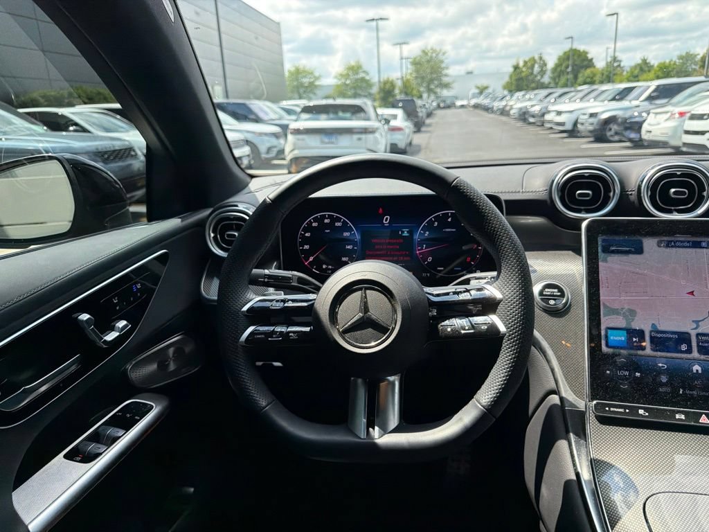 Used 2025 Mercedes-Benz GLC 300 4MATIC image 13