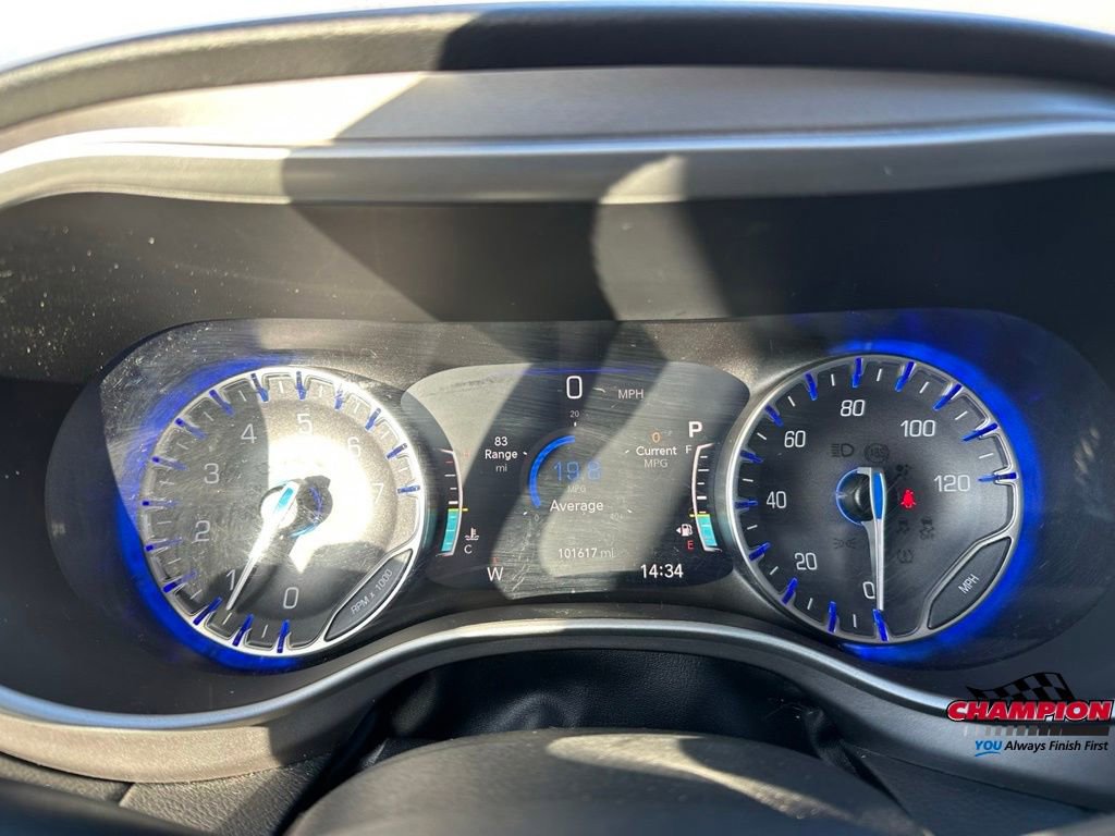 Used 2022 Chrysler Pacifica Touring-L image 15