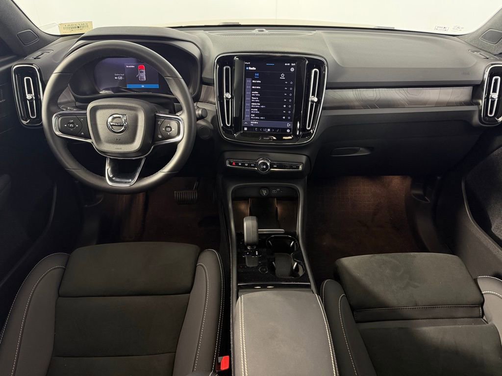 Used 2023 Volvo C40 P8 Recharge Ultimate w/ Protection Package Premier image 12