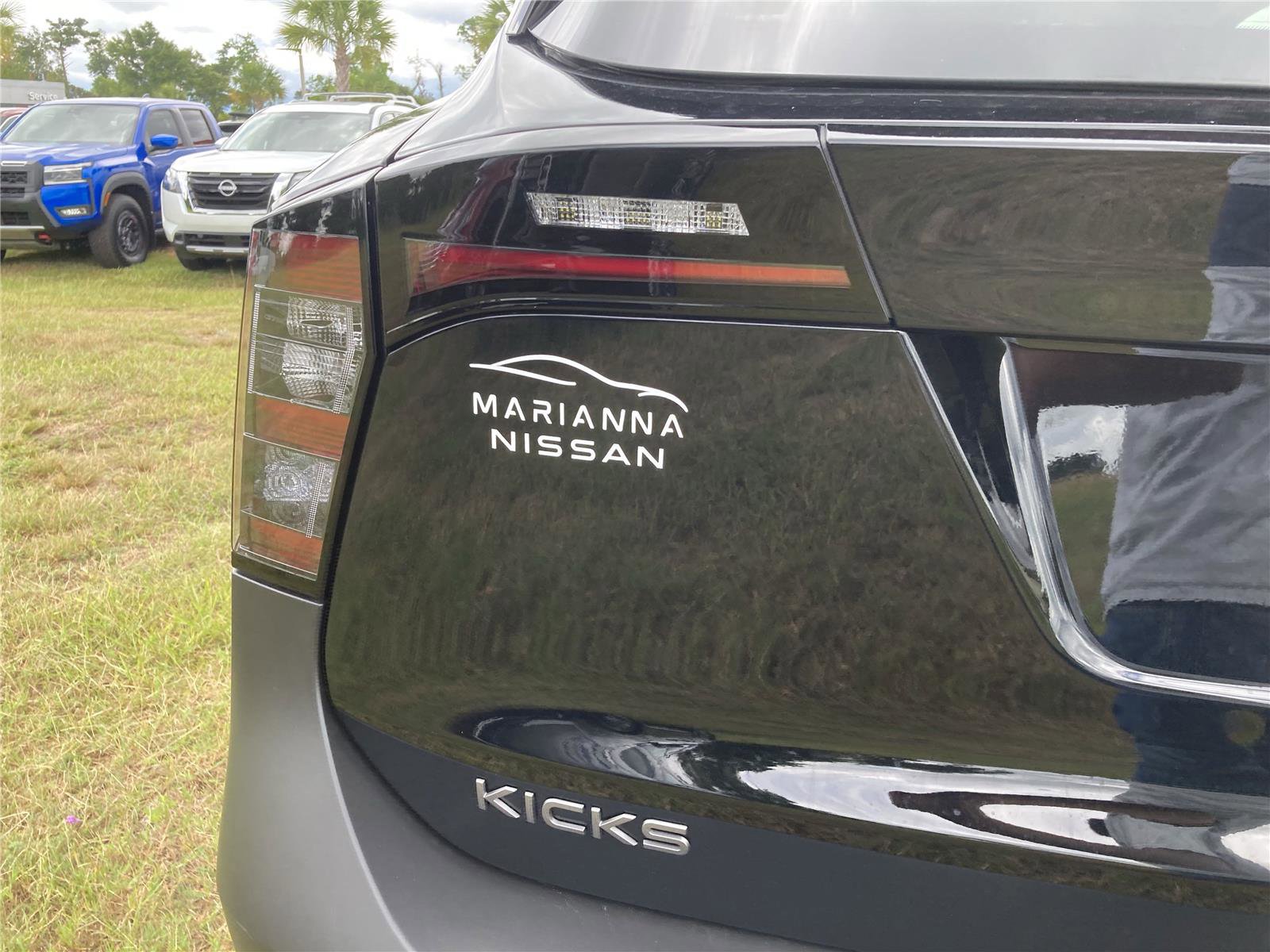 New 2025 Nissan Kicks SR image 11