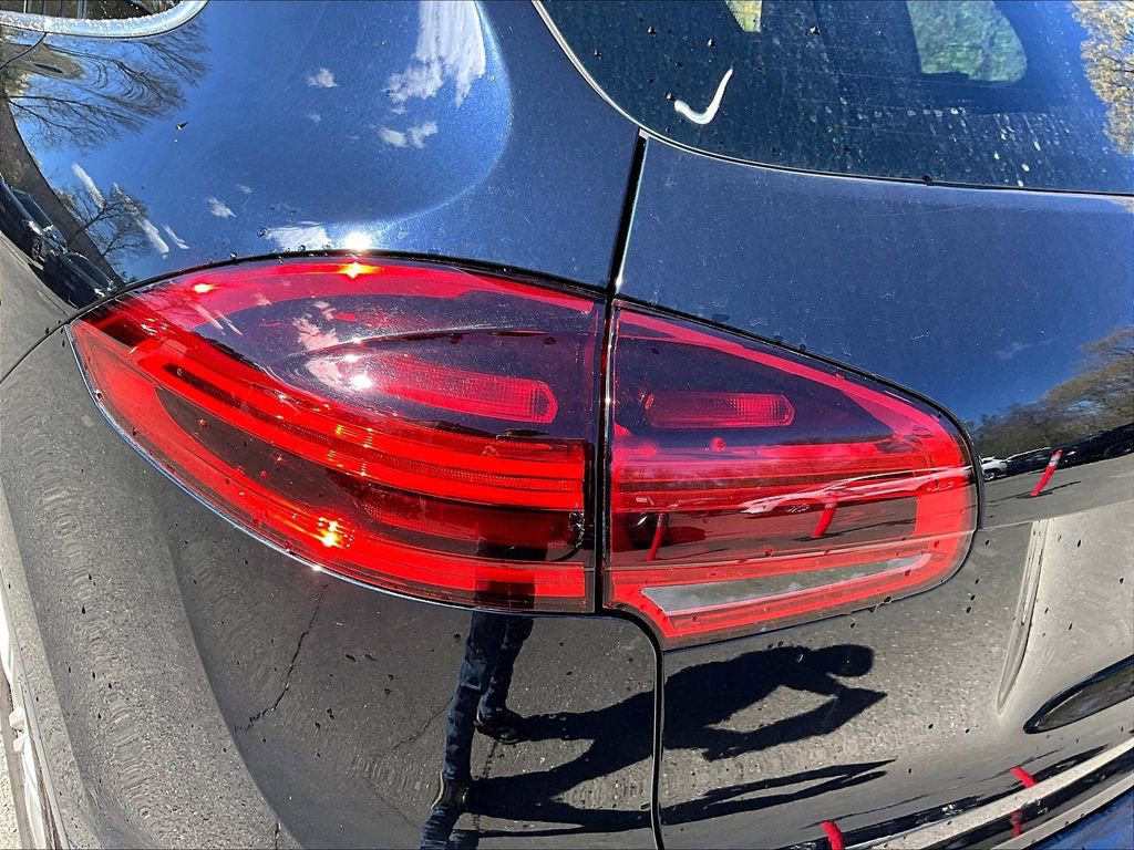 Used 2018 Porsche Cayenne S w/ Premium Package AWD/4WD image 28