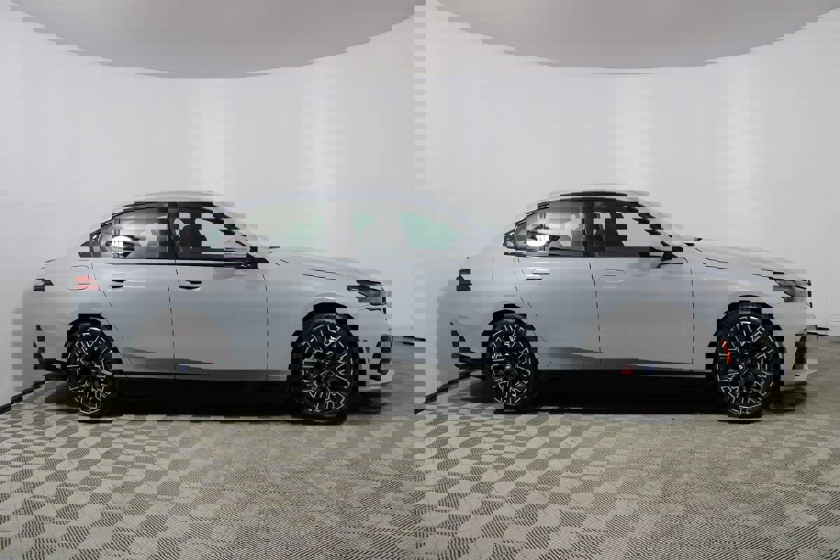 Used 2025 BMW i5 eDrive40i w/ M Sport Package image 21