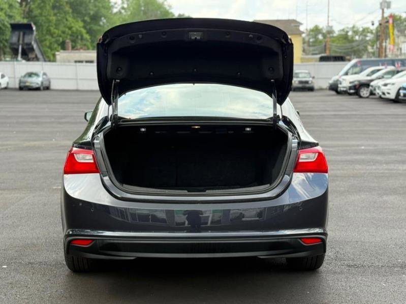 Used 2023 Chevrolet Malibu LT w/ Driver Confidence Package FWD image 8