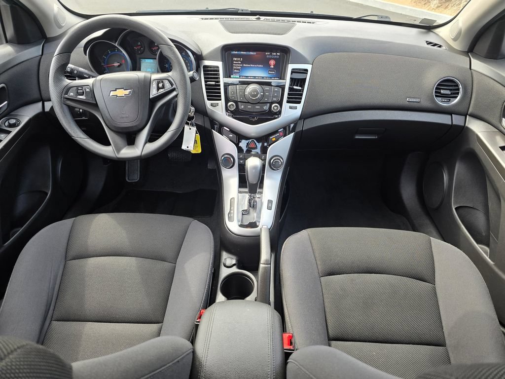 Used 2016 Chevrolet Cruze LT w/ Technology Package FWD image 11