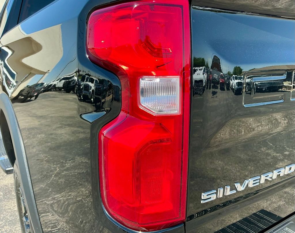 Used 2025 Chevrolet Silverado 1500 ZR2 w/ Technology Package AWD/4WD image 13